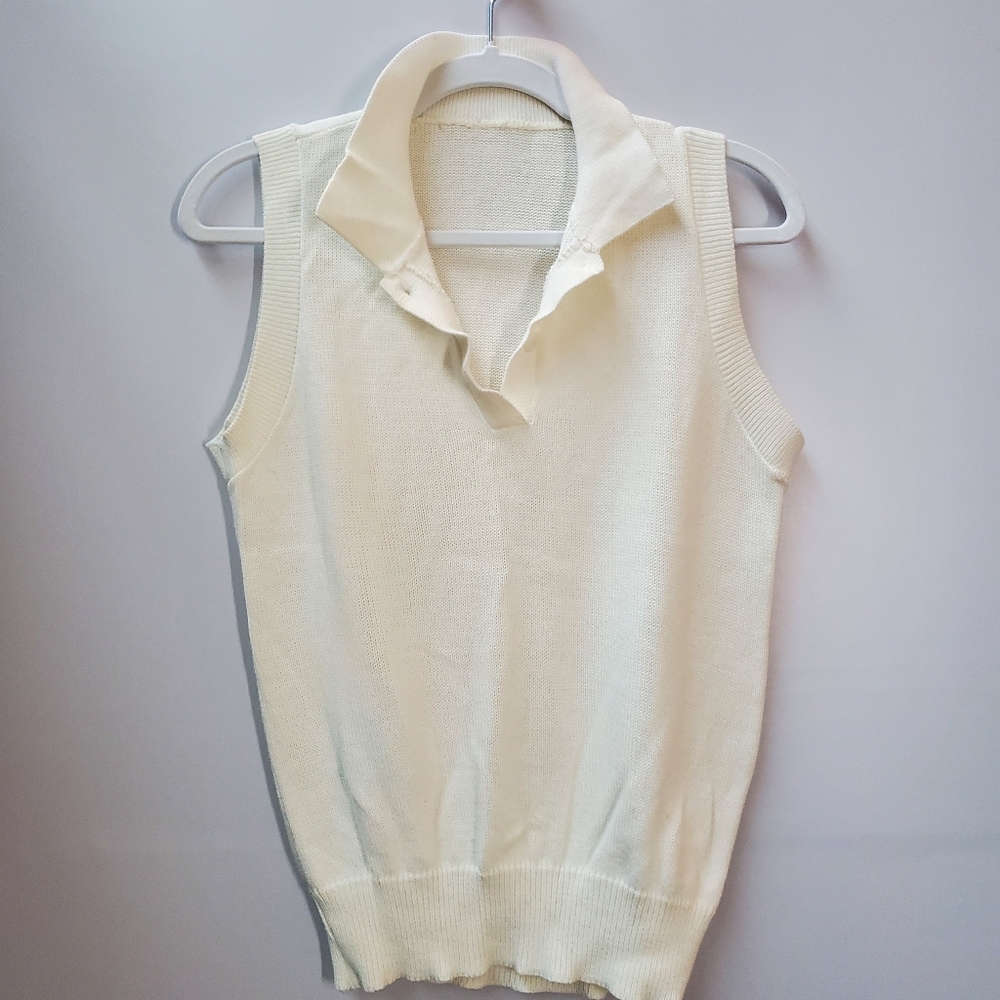 Cream Sleeveless Sweater with Collar